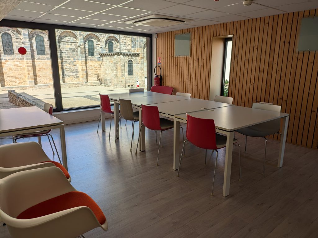 La salle "Commune présence"